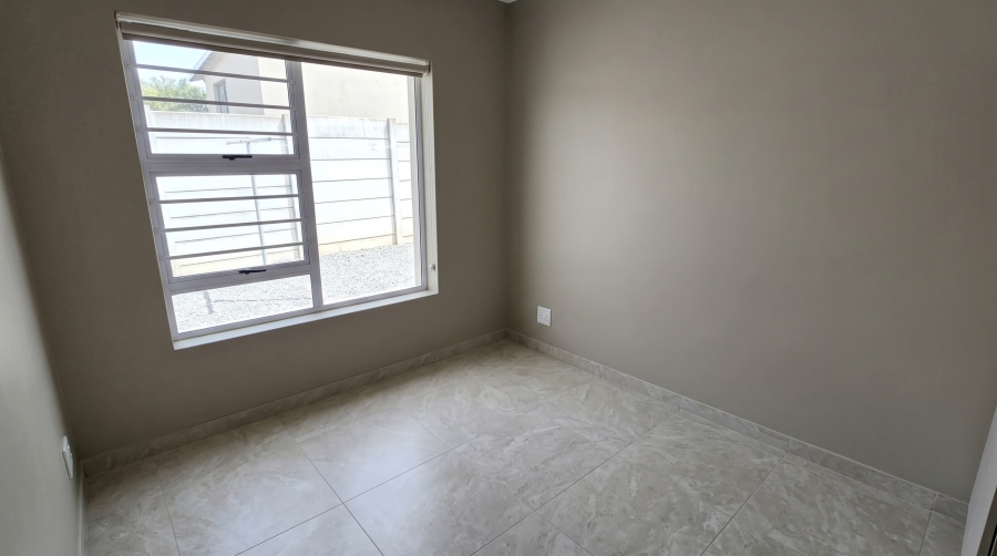To Let 3 Bedroom Property for Rent in Uitzicht Western Cape